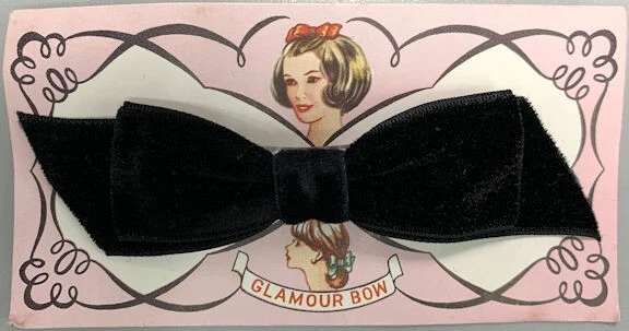 1950s "Glamour Bow" on Original Card, two Young Girls modeling the Bow - Black - Image 1 of 1