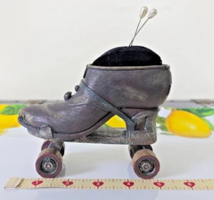 Victorian Antique Figural Rollschuh Pin Cushion - Bild 1 von 9