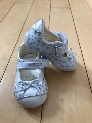Geox Infantil Bebé Zapatos Talla 3 EU 18 Cuero Maryjane Ballet Blanco Plata Estrellas Foto 1 de 4