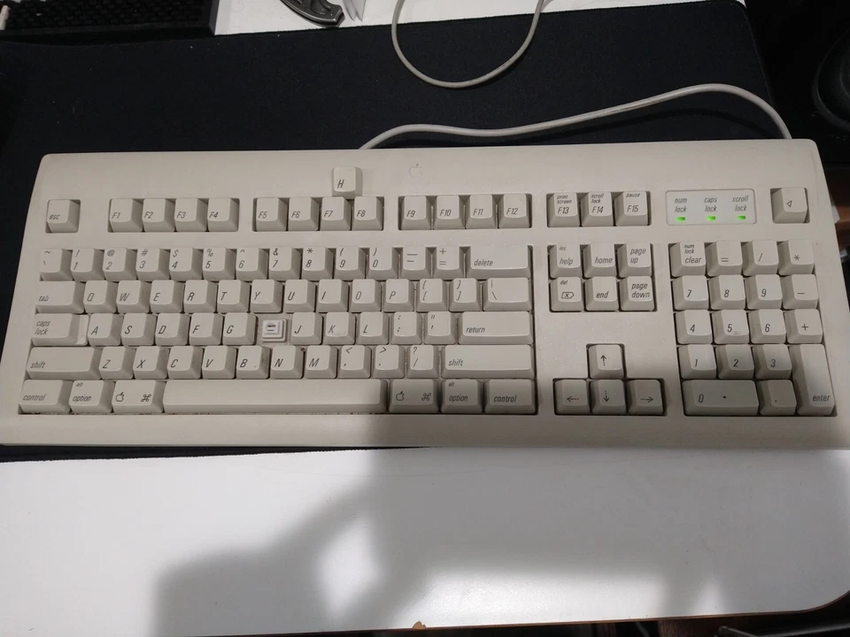 Apple Design keyboard 1996 M2980 lr62448 Working Tested - Image 1 of 4