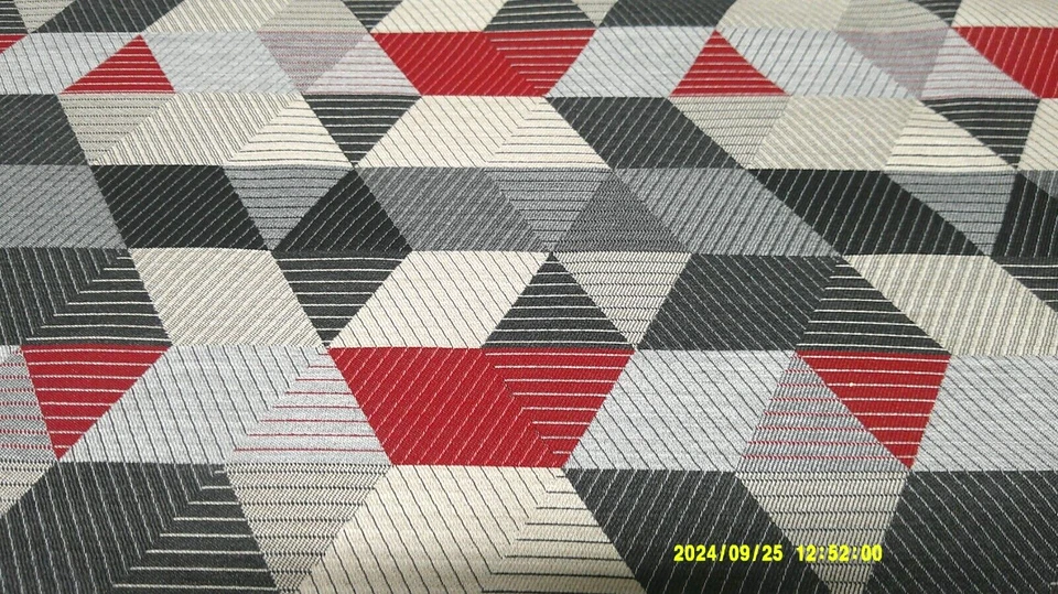 Carnegie Sunbrella“倾斜”商用级织物66192-14红色/灰色/奶油色重型 — 第 1/4 张图片