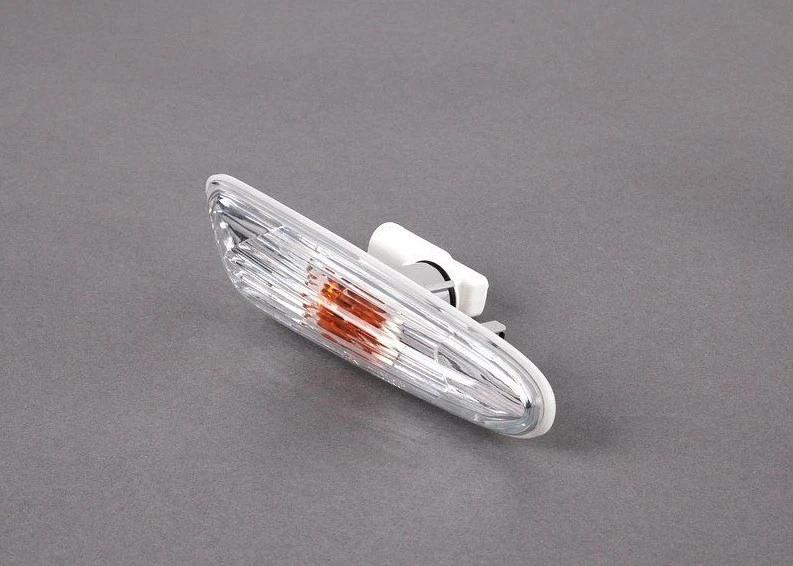 Luz lateral direita BMW Genuine E82 E88 1-Series com lente branca 128i 135i - Imagem 1 de 1