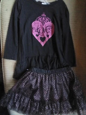 Girls Outfit Size 24M /2T Black L/Sleeve Top w/pink heart and Tutu Skirt NEW - Image 1 of 4