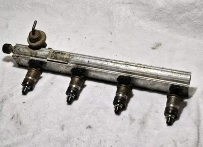 Inyector de riel de inyección de combustible Honda Civic 1996-2000 SOHC fabricante de equipos originales con inyectores Foto 1 de 4