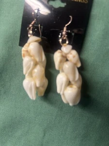 Hawaiian 100% Alilea Shell Earrings 1”3/4 Long - Picture 1 of 2