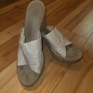Women's Onex Wedding Bright White Wedges. 3.5" inch heel. Fits Size 8 COMFY!! - Picture 1 of 8