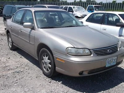 Luz de conducción usada se adapta a: Chevrolet Malibu 1999 parachoques antiniebla montado grado Foto 1 de 4