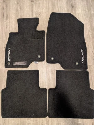2014 - 2018 Mazda 3 conjunto de 4 tapetes de assoalho tapete preto USADO genuíno OEM limpo - Imagem 1 de 4