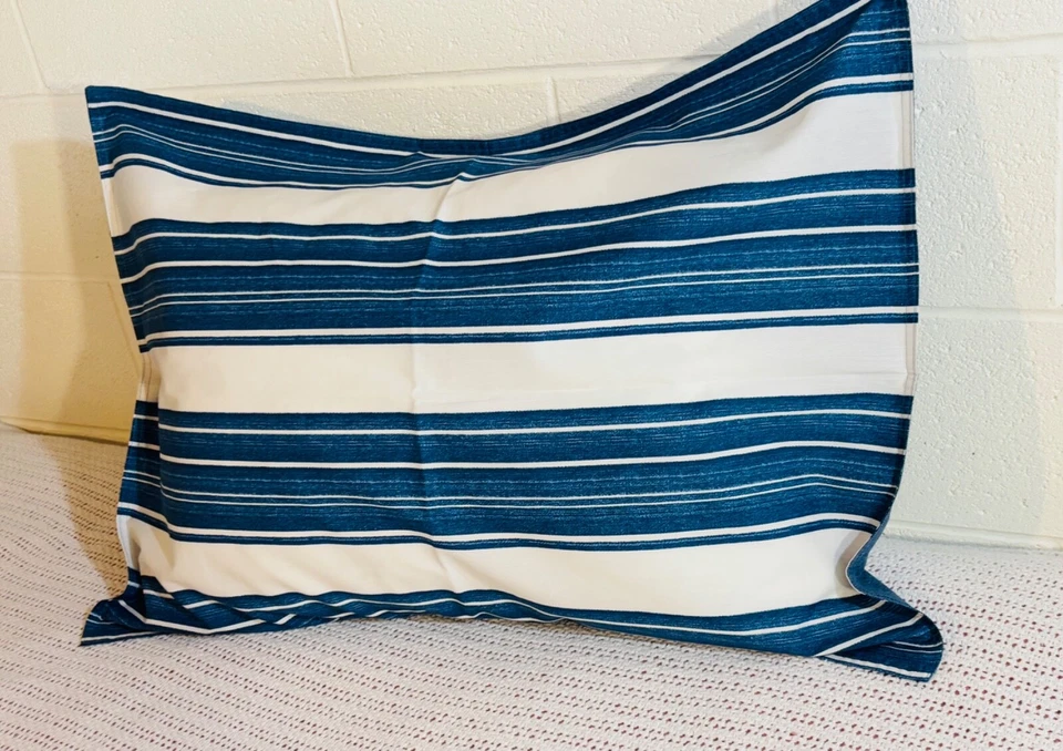 NAUTICA  Standard Sham 20 x 26 Navy Blue White 100% Cotton - Image 1 of 4