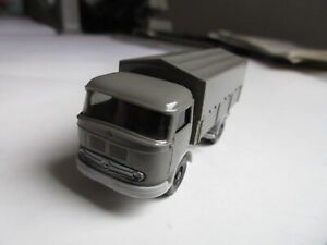 WIKING 1:87 Mercedes LP 321 Flatbed, Concrete Grey/Silver Gray