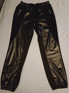 Damen Hose Joggerstyle Lederoptik mit Spitzen-CutOut - Gr. L - Schwarz - CHICME - Bild 1 von 3