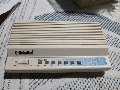 Módem de fax externo blanco US Robotics USR5686D 0701 56K V.90  Foto 1 de 4