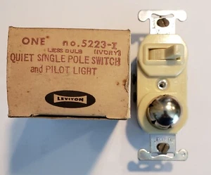 5223-I LEVITON MENO LAMPADINA SILENZIOSA INTERRUTTORE MONOPOLARE E LUCE PILOTA - Foto 1 di 5