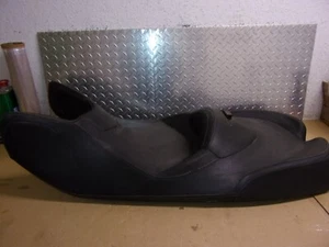 777 A CAN AM SPYDER ROADSTER RT SE5 2011 ASIENTO OEM TIENE CORTES EN LA LÍNEA - Imagen 1 de 15