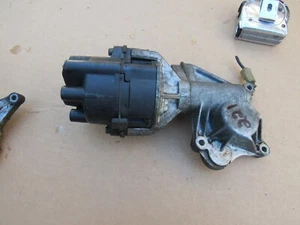 90'S GEO TRACKER SUZUKI SIDEKICK 16 VALVE DITRIBUTOR & HOUSING (READ) - Picture 1 of 3
