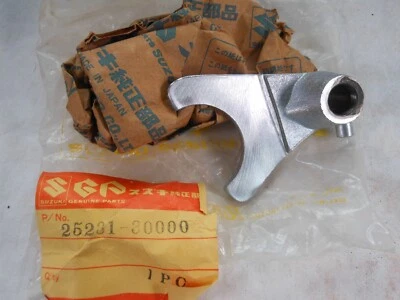 Suzuki, новый из старых запасов, DS250, RL250, TM250, номер переключения передач 3 вилки, # 25231-30000.   J1 - Изображение 1 из 3