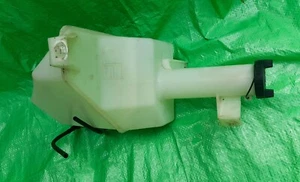 2000 - 2001 Ford Excursion - Windshield Washer Reservoir w/ Pump & Hose - Bild 1 von 5