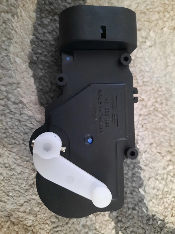 Nuevo actuador de cerradura de puerta corredera trasera izquierda Toyota Sienna Dorman 746-696 1998-2003 Foto 1 de 3