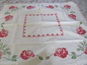 VINTAGE BROADCLOTH Tablecloth Crosspoint Handmade WHITE  Reds Greens Roses - Picture 1 of 6