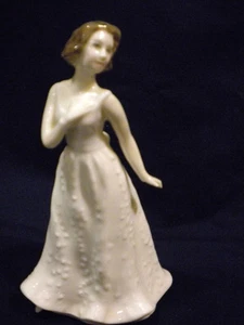 Royal Doulton Cherish HN4442 pieza de club 130067 - Imagen 1 de 6