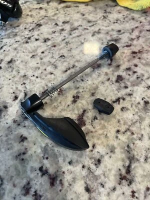 Sensor de cadencia integrado de pincho eléctrico de liberación rápida delantero Mavic Foto 1 de 4