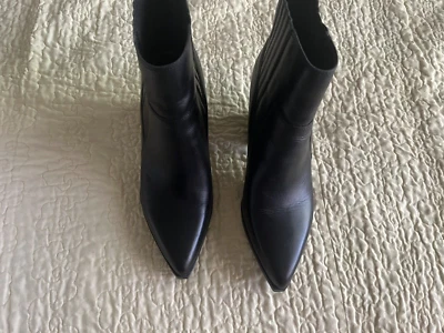 Черные кожаные сапоги Marc Fisher без застежек с заостренным носком размер 9,5 - Изображение 1 из 4