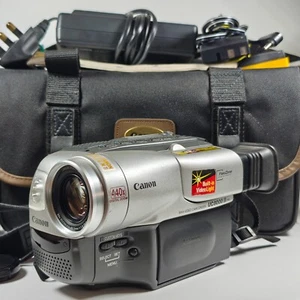 Canon UC8000 Camcorder 440x Digital Zoom 8mm Video Camera, Charger, Bag, Manual - Afbeelding 1 van 16