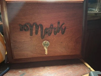 Llavero con nombre de madera personalizado hecho por encargo Foto 1 de 2