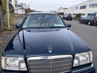 Mercedes Benz E320 T  ab Oktober 2025 Oldtimer Zulassung  mit US-Vollausstattung - Bild 1 von 4
