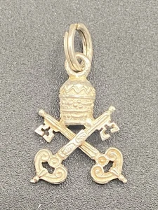 COLLAR COLGANTE O ENCANTO EUROPEO PLATA ESTERLINA 800 CORONA Y LLAVE(S) - Imagen 1 de 2