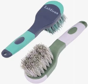 LeMieux Bucket Brush Dusk Blue Ergonomic Handle Durable Bristles Dusk Blue Lilac - Picture 1 of 8