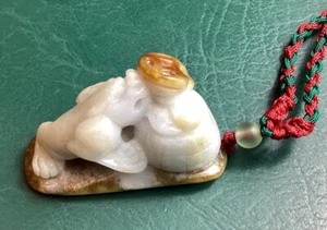 Light Tan & Green Jadeite Foo Dog, Treasure Bag & Lucky Coin Pendant - Picture 1 of 13