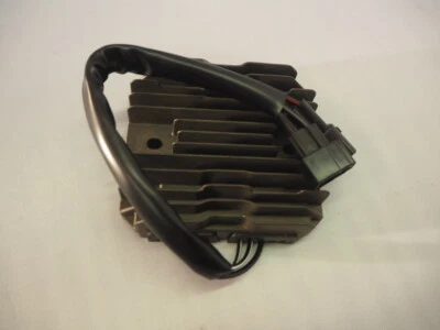 SUZUKI GSX1300b B-KING regelaar GELIJKRICHTER RECTIFIER 32800-15H00 - Imagem 1 de 3