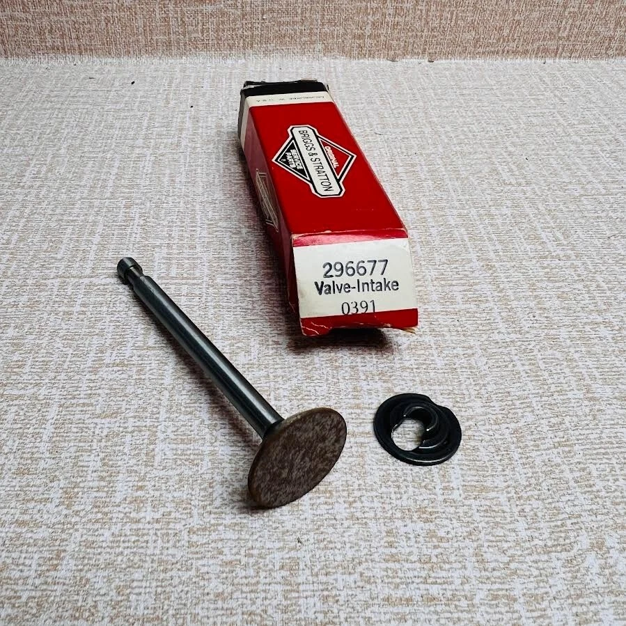 NOS Briggs & Stratton OEM Intake Valve 296677
