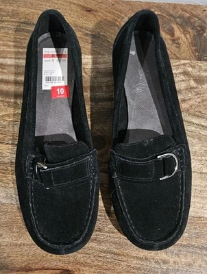 Womens 10 Aerosoles Black Loafers Silver Buckle Suede Slip On Flexible Outsoles - Image 1 of 4