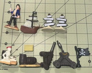 Safari 10 pc Figures Lady Pirate, Ship, Cannon, Catapult, Skeleton, Signs, Flag - Picture 1 of 5