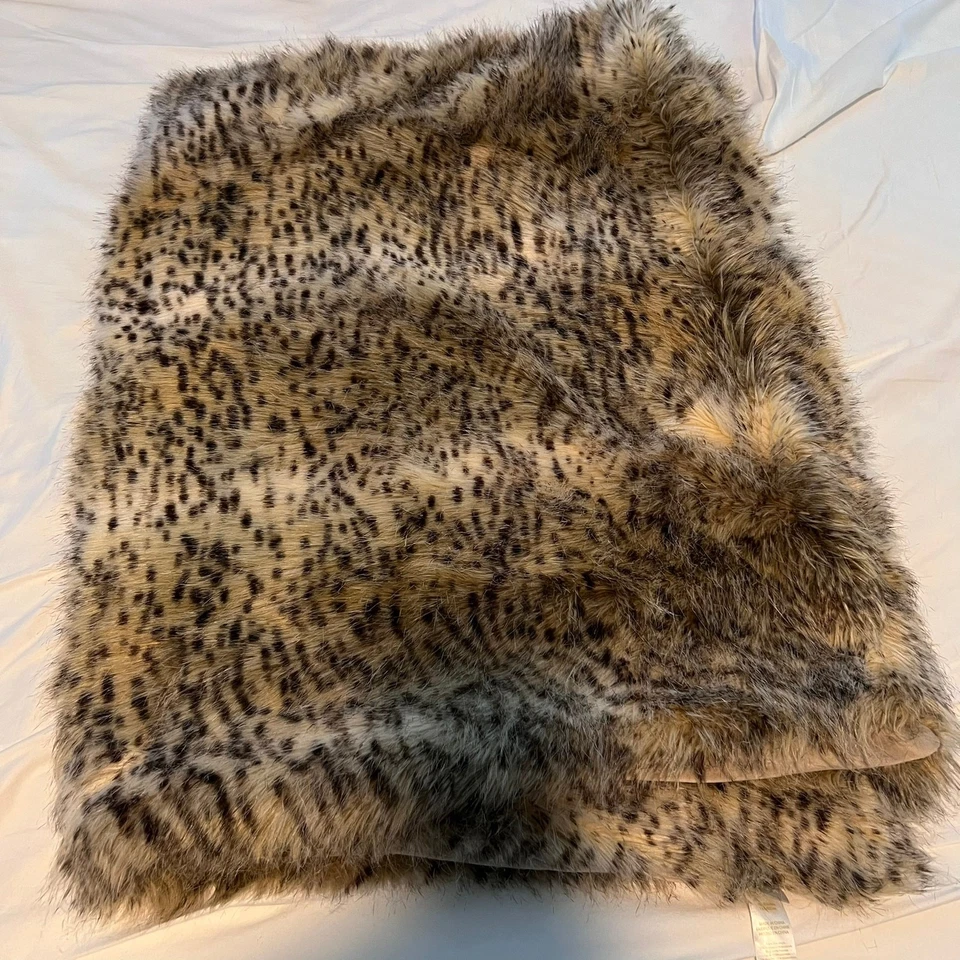 Manta Pottery Barn PB Adolescente Piel Sintética Estampado Animal 45x60 Acento Marrón Foto 1 de 4