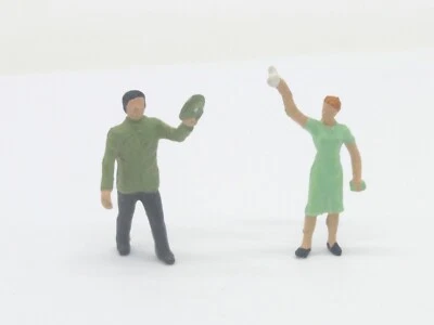 Preiser Figures Passenger Couple Arriving / Leaving - OO/HO - (Unused) Mint Cond - Image 1 of 4