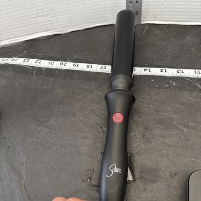 Barra rizadora de cabello sin clip Sultra Bombshell, 1,5", negra probada Foto 1 de 4