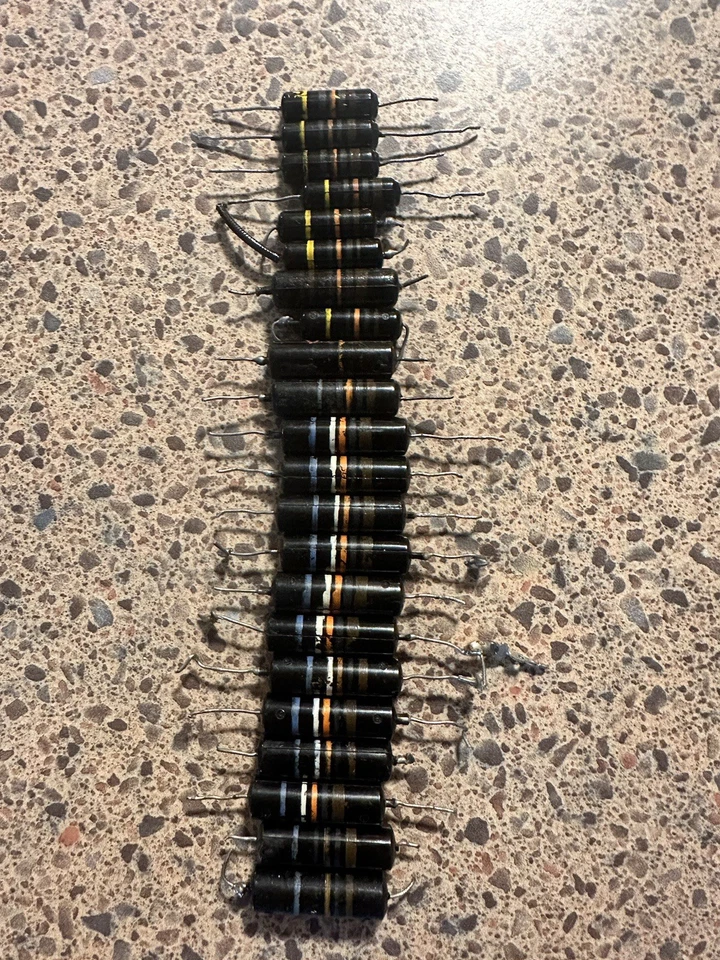 Lote de 22 condensadores de guitarra vintage Sprague Bumble Bee .018 uf aceite PIO sin probar Foto 1 de 1