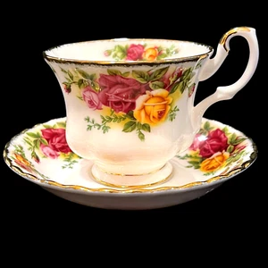 Vintage 1962 Royal Albert Old Country Roses Bone China Tea Cup & Saucer Set - Picture 1 of 9