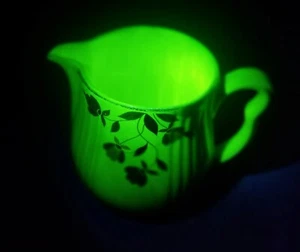 Uranium Glazed Vintage 1960's Hall's Superior Dunbar Autumn Leaf Syrup Pitcher - Picture 1 of 6