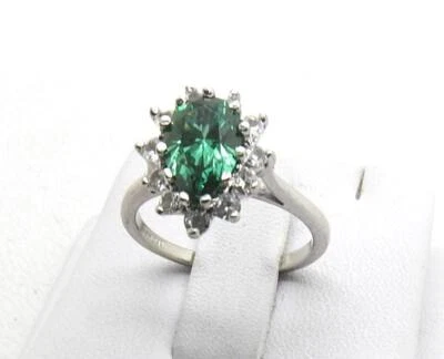 Anillo de oro blanco 14K sintético verde esmeralda y piedras cúbicas 3,7 gramos tamaño 6,25 Foto 1 de 4