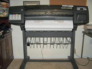 HP DesignJet 1055CM Plus C6075B - A0 Plotter ** PERFECT SHAPE ** 1055 CM C - Afbeelding 1 van 1