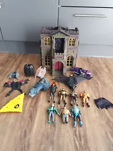 1990's DC COMICS KENNER WAYNE MANOR + BUNDLE OF BATMAN ACTION FIGURES - Picture 1 of 9