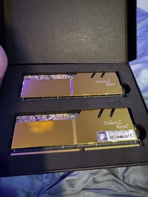 PC RAM DDR4 3200 G.SKILL TRIDENT Z ROYAL Series DORADO 32 GB (2x16 GB) 288 pines Foto 1 de 4