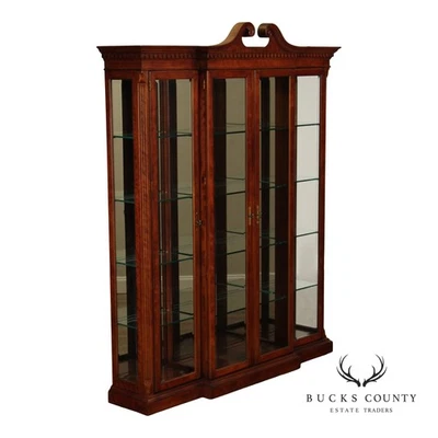 Vitrina de curiosidades Henredon estilo georgiano grande de cuatro puertas Foto 1 de 4