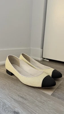 Lindas sapatilhas de balé vintage Chanel - 2 tons creme e preto - Imagem 1 de 4