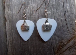 Krankenschwesterhut Charm Gitarren-Plektrum Ohrringe mit Chirurgenstahl Ohrdrähten - Bild 1 von 27
