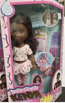 Muñeca Kenia Sparkle Shine | Creciendo bastante orgullosa | Cabello mágico rizado a liso Foto 1 de 4